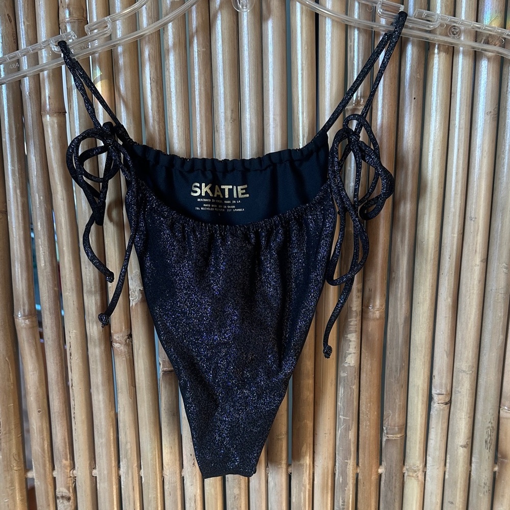 Skatie Kristin Black Sparkle Bottom